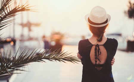Tu piel - Mujer pensativa Tu piel - Mujer pensativa