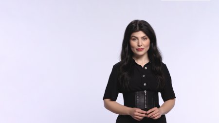 Mujer maquilladora